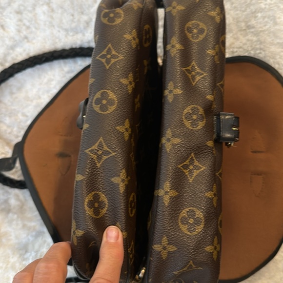 Authentic Louis Vuitton Monogram Saumur 30 - Picture 9 of 11